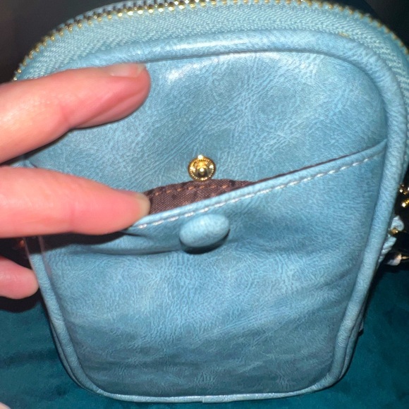 COPY - 100% Vegan Leather Crossbody - Picture 3 of 4